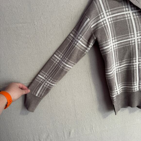 Max Studio Sweater Size S Gray White Plaid Long Sleeve Collared V-Neck Knit Top - Picture 3 of 11